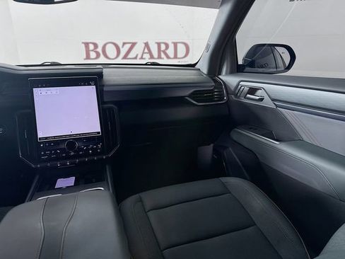 Used 2024 GMC Acadia AT4 w/ Luxury Package image 28