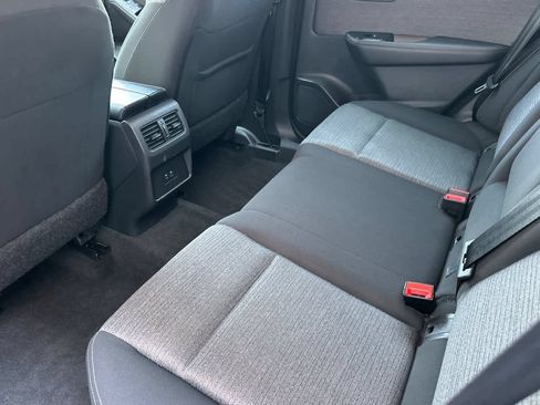 Used 2023 Nissan Rogue SV AWD/4WD image 4
