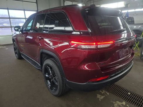 Used 2024 Jeep Grand Cherokee Altitude AWD/4WD image 4