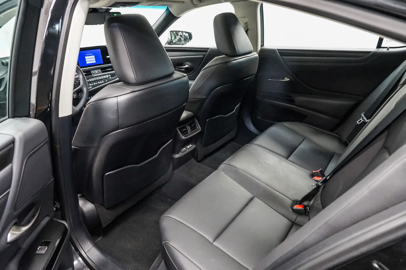 Used 2024 Lexus ES 350 w/ Premium Package FWD image 19
