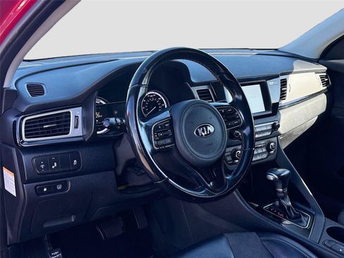 Used 2017 Kia Niro EX FWD image 9