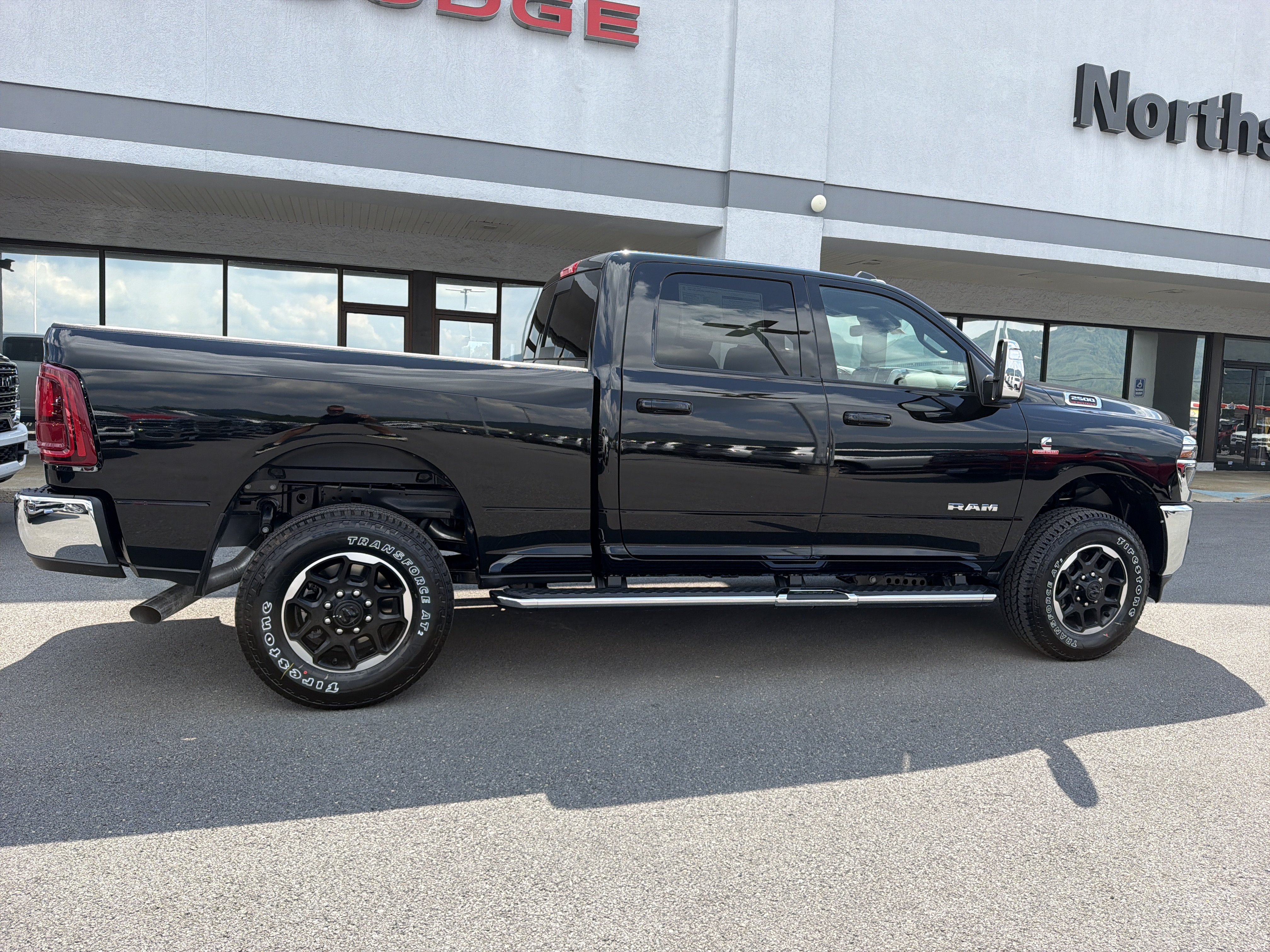 New 2027 RAM 2500 Laramie AWD/4WD image 5