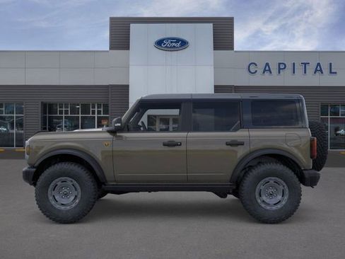 New 2025 Ford Bronco Badlands image 3