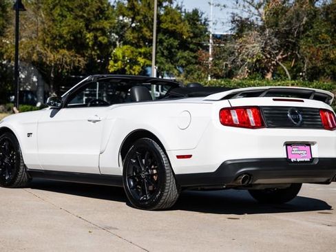 Used 2010 Ford Mustang GT Premium image 9