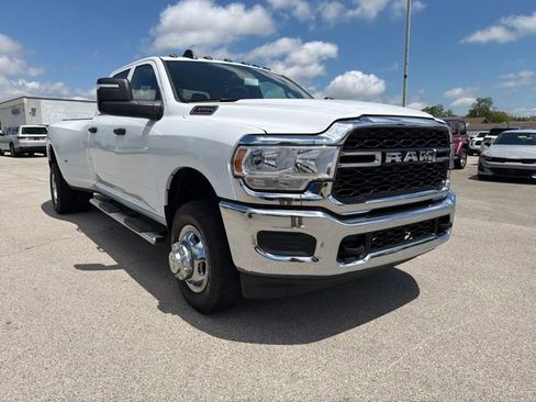 Used 2024 RAM 3500 Tradesman w/ Chrome Appearance Group AWD/4WD image 7