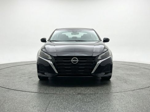 Used 2025 Nissan Altima 2.5 SV image 2