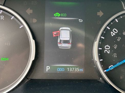 Used 2022 Toyota RAV4 SE w/ Convenience Package AWD/4WD image 18