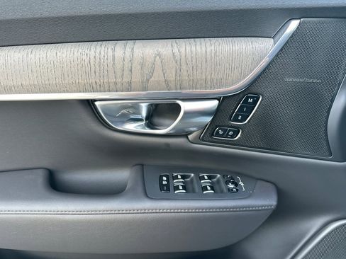 Certified 2025 Volvo S90 B6 Plus w/ Protection Package Premier image 15