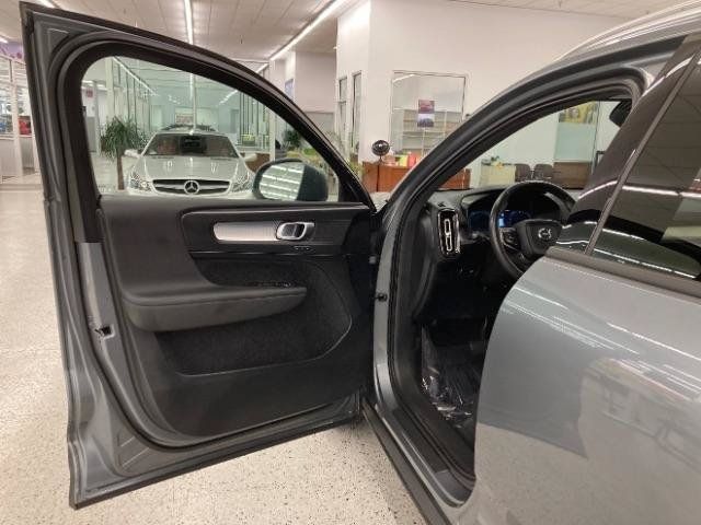 Used 2019 Volvo XC40 T5 Momentum AWD/4WD image 33