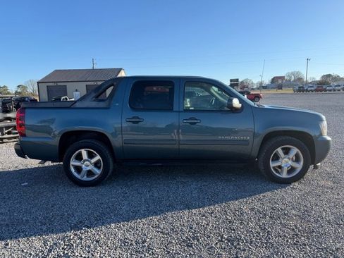 Used 2009 Chevrolet Avalanche LT w/ Luxury Package image 3