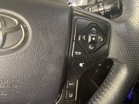 Used 2020 Toyota 4Runner TRD Off-Road Premium w/ Moonroof Package AWD/4WD image 23