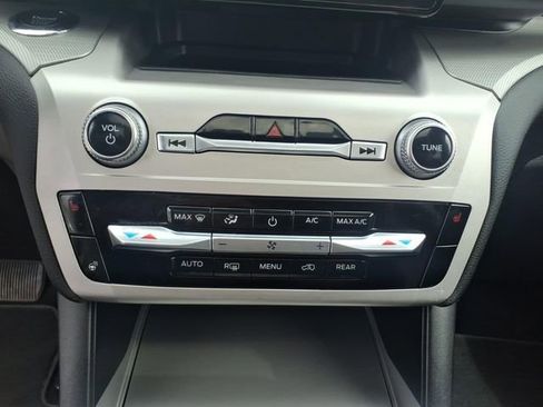 Certified 2022 Ford Explorer XLT w/ Equipment Group 202A AWD/4WD image 26
