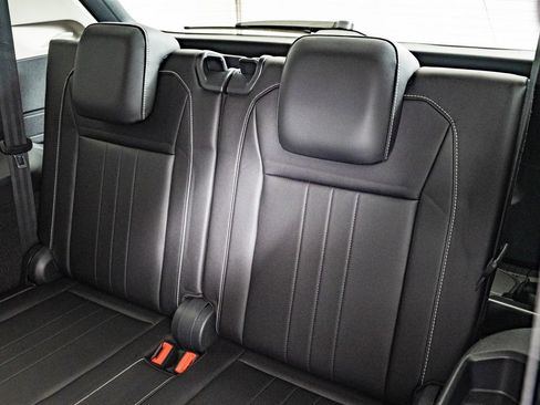 Used 2023 Volkswagen Tiguan SE FWD image 46
