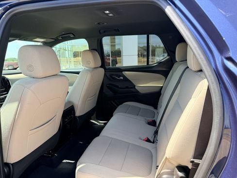 Used 2022 Chevrolet Traverse LS FWD image 13