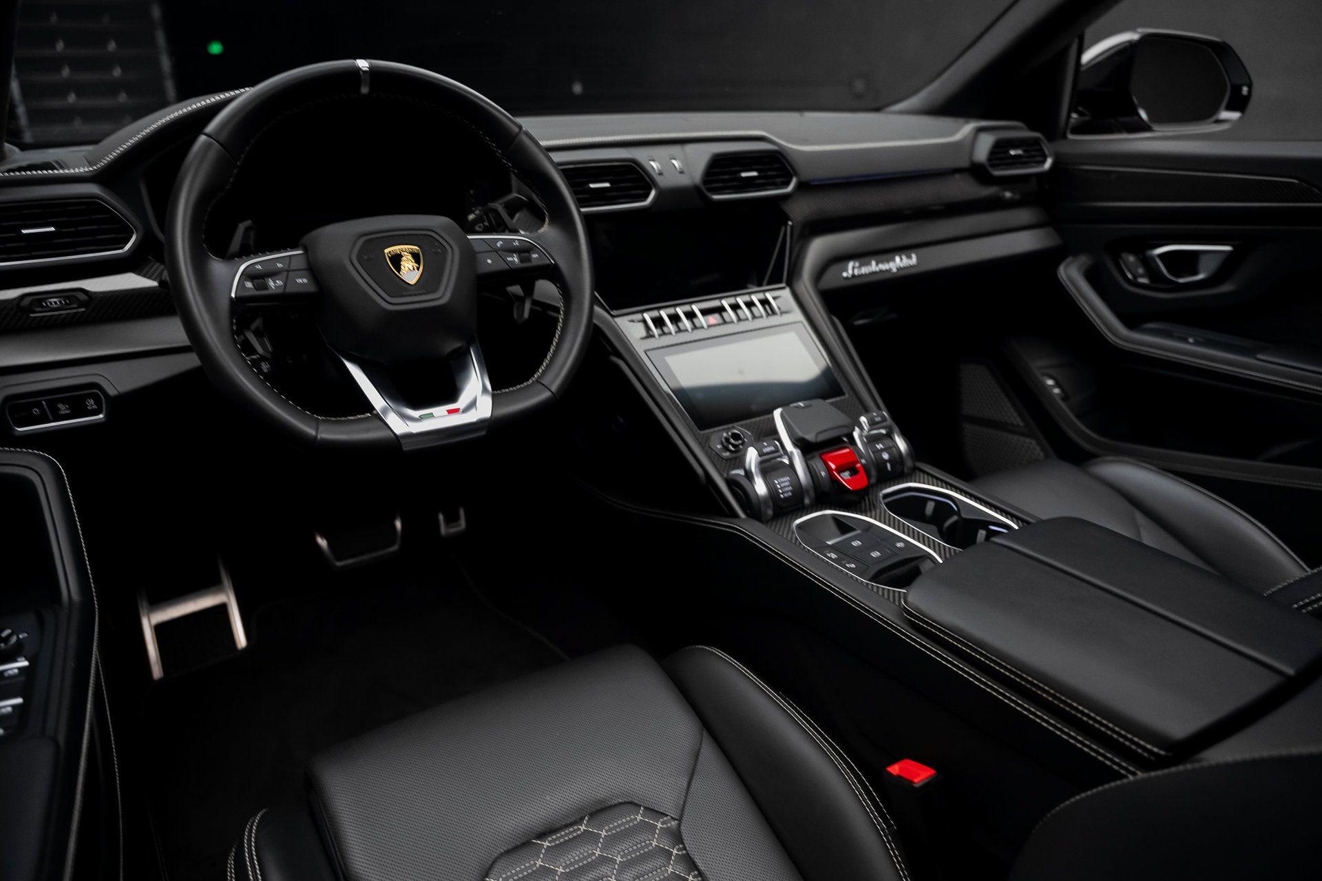 Used 2024 Lamborghini Urus S AWD/4WD image 2