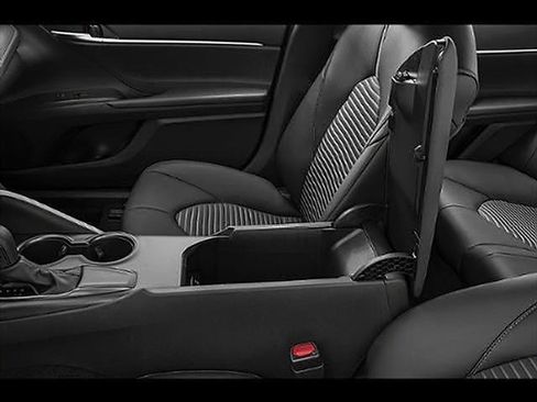 Used 2021 Toyota Camry SE w/ Cold Weather Package FWD image 57