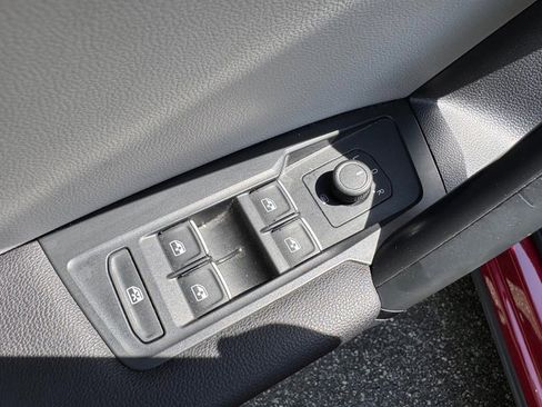 Used 2019 Volkswagen Tiguan S FWD image 12