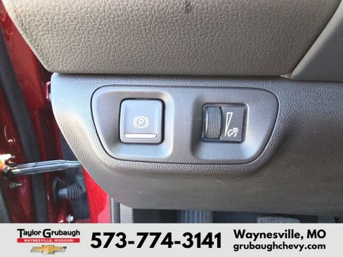 Used 2023 GMC Acadia SLE w/ Driver Convenience Package FWD image 20