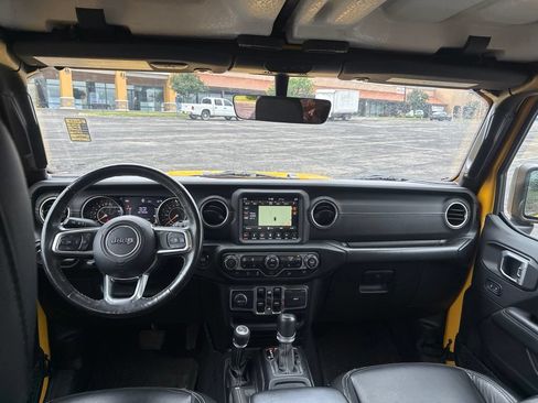 Used 2019 Jeep Wrangler Unlimited Sahara w/ Dual Top Group AWD/4WD image 10