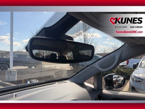 Used 2024 Chrysler Pacifica Touring-L image 21