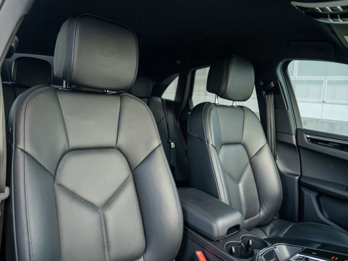 Certified 2023 Porsche Macan AWD/4WD image 27