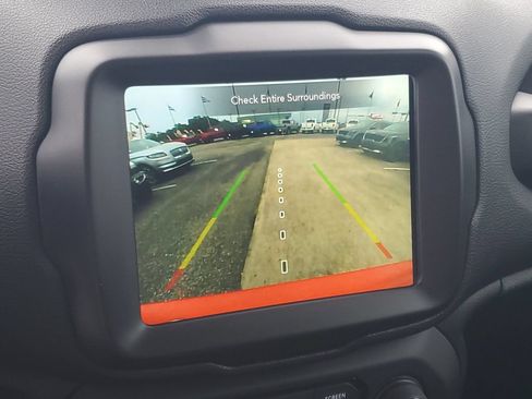 Used 2023 Jeep Renegade Latitude AWD/4WD image 17