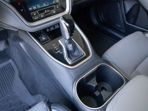 Certified 2025 Subaru Outback Limited AWD/4WD image 10