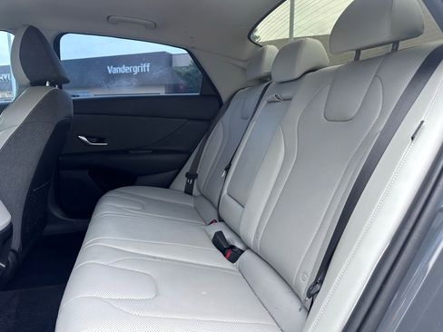 Used 2025 Hyundai Elantra Limited image 15