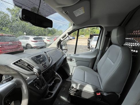Used 2015 Ford Transit 250 130 Low Roof RWD image 22