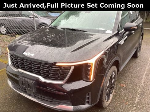 Used 2024 Kia Sorento S image 1