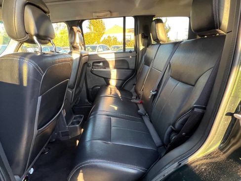 Used 2011 Jeep Liberty Renegade w/ Navigation Convenience Group image 19