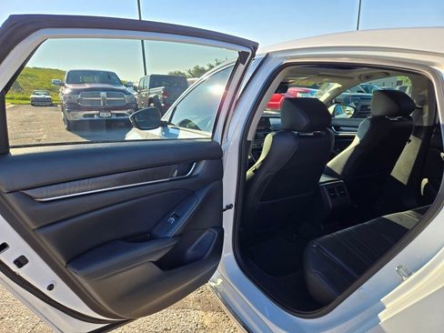 Used 2018 Honda Accord EX-L image 25