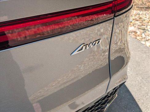 Used 2022 Genesis GV70 2.5T w/ Select Package AWD/4WD image 22