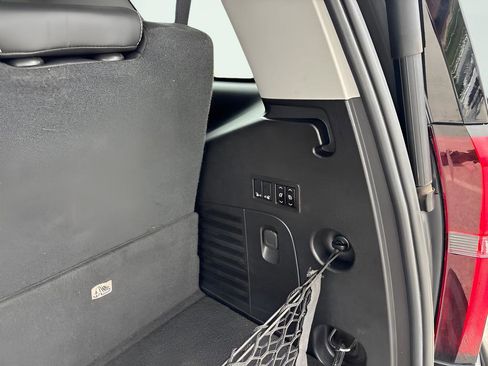 Used 2019 Chevrolet Tahoe Premier AWD/4WD image 10