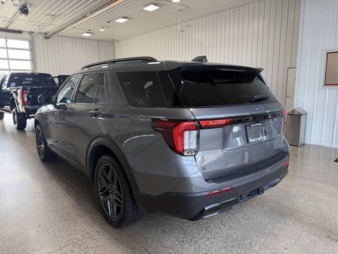 Used 2025 Ford Explorer ST-Line w/ ST-Line Street Pack AWD/4WD image 3