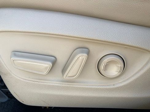 Used 2023 Toyota Highlander Limited image 13