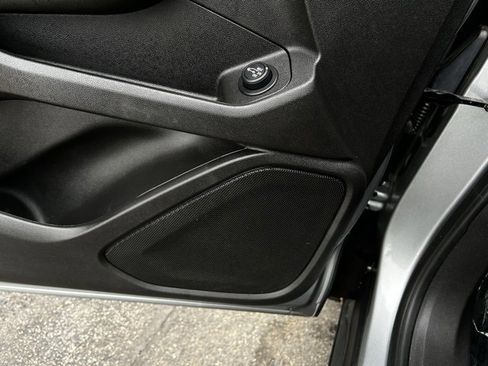 Used 2023 GMC Terrain SLE w/ Driver Convenience Package image 12