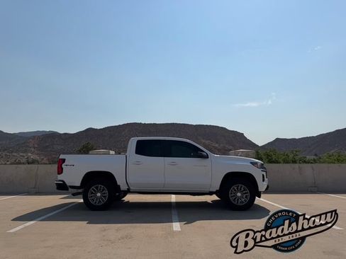 Used 2024 Chevrolet Colorado LT AWD/4WD image 3