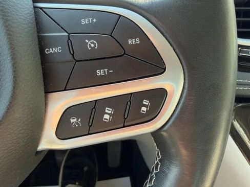 Used 2021 Chrysler Pacifica Touring-L w/ Uconnect Theater Family Group FWD image 26