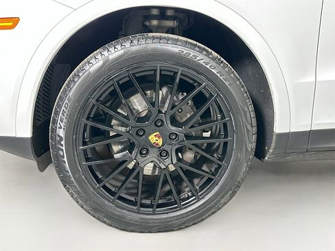 Certified 2019 Porsche Cayenne image 11