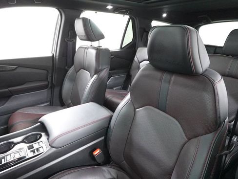 Used 2025 Honda Pilot Black Edition image 12