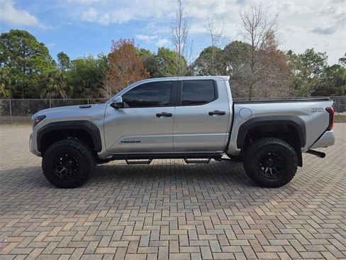 Used 2025 Toyota Tacoma TRD Off-Road image 8