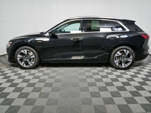 Used 2023 Audi e-tron Premium Plus w/ Premium Plus Package AWD/4WD image 27