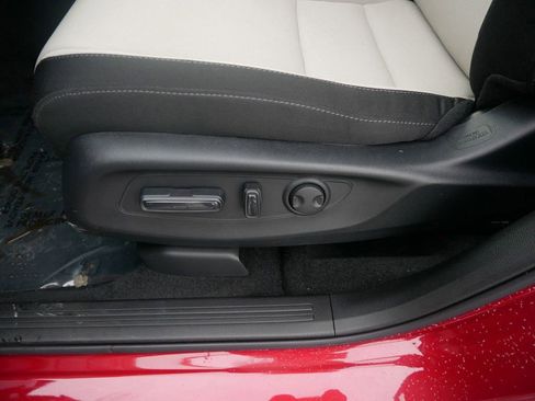 Used 2025 Honda CR-V EX image 8