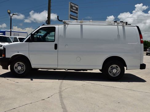 Used 2017 Chevrolet Express 2500 RWD image 4