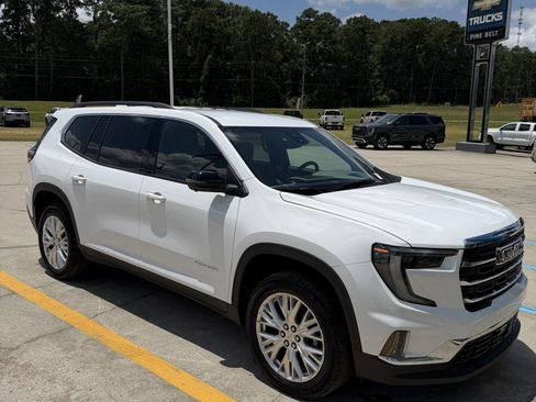 Used 2024 GMC Acadia Elevation w/ Luxury Package FWD image 3