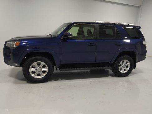 Used 2018 Toyota 4Runner SR5 Premium image 2