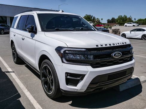 Used 2022 Ford Expedition Limited AWD/4WD image 6