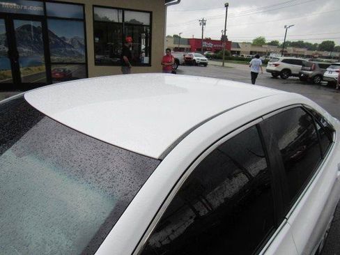 Used 2017 Toyota Camry LE FWD image 8