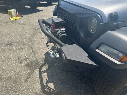 Used 2019 Jeep Wrangler Unlimited Sport image 9